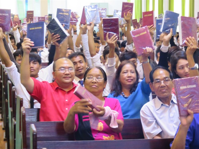 Bible Distribution in Myanmar (2)